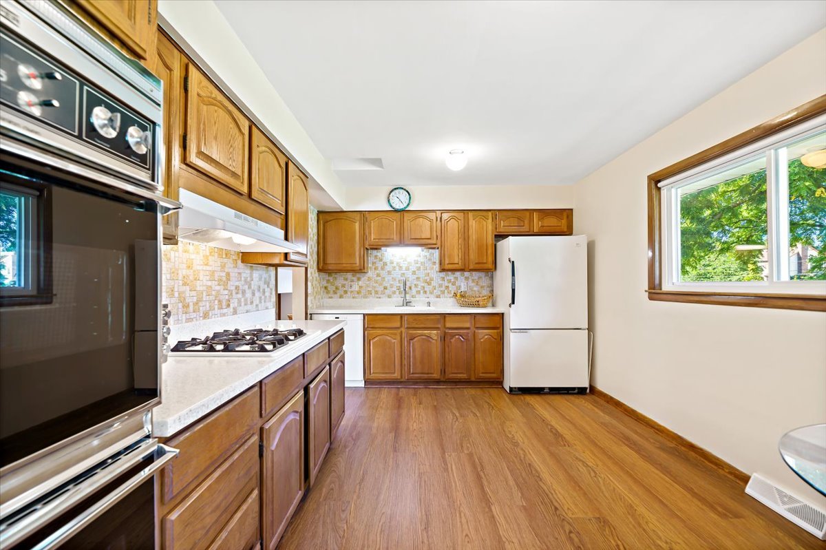 300 S We Go Trail, Mount Prospect, IL 60056