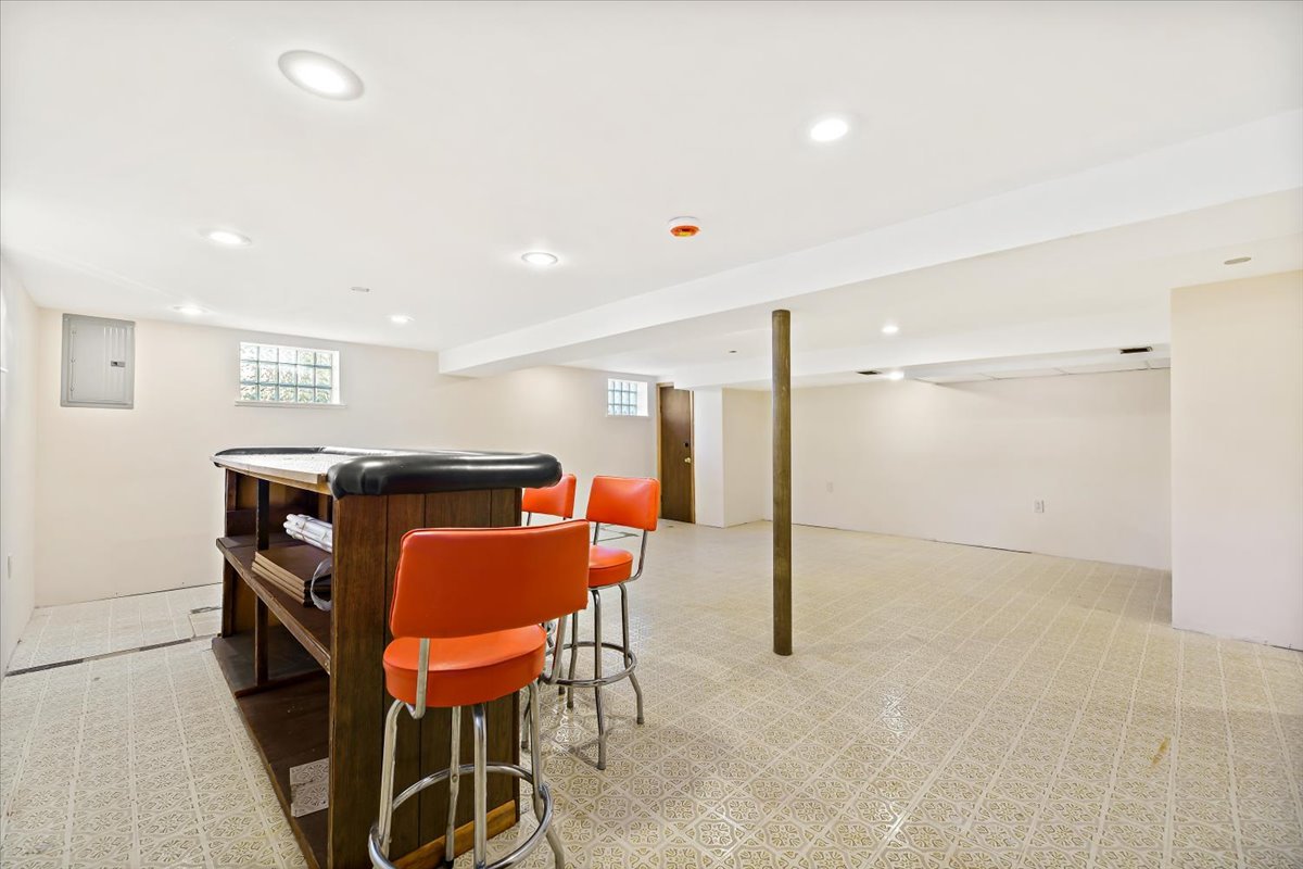 300 S We Go Trail, Mount Prospect, IL 60056