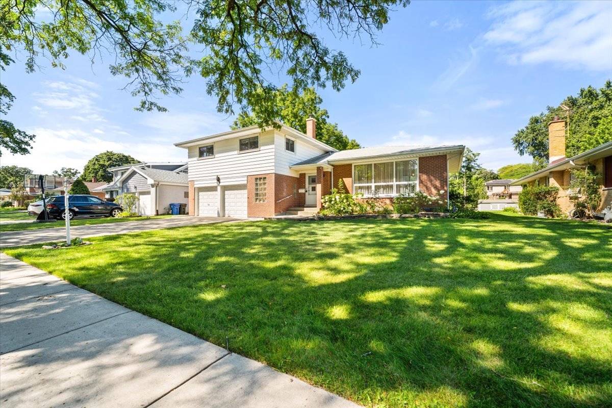 300 S We Go Trail, Mount Prospect, IL 60056