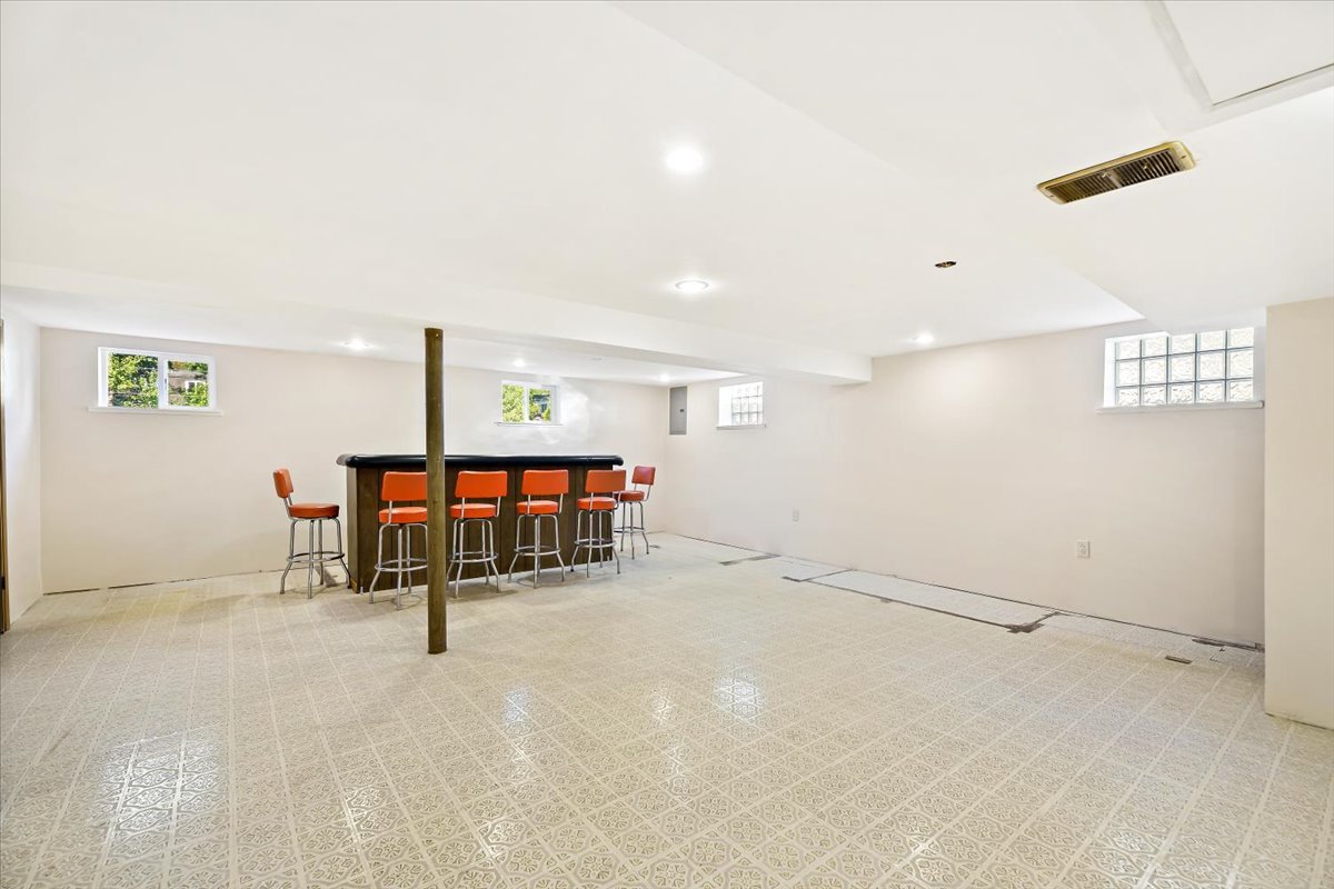 300 S We Go Trail, Mount Prospect, IL 60056