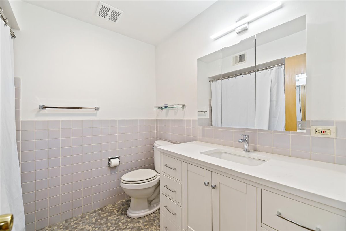 300 S We Go Trail, Mount Prospect, IL 60056