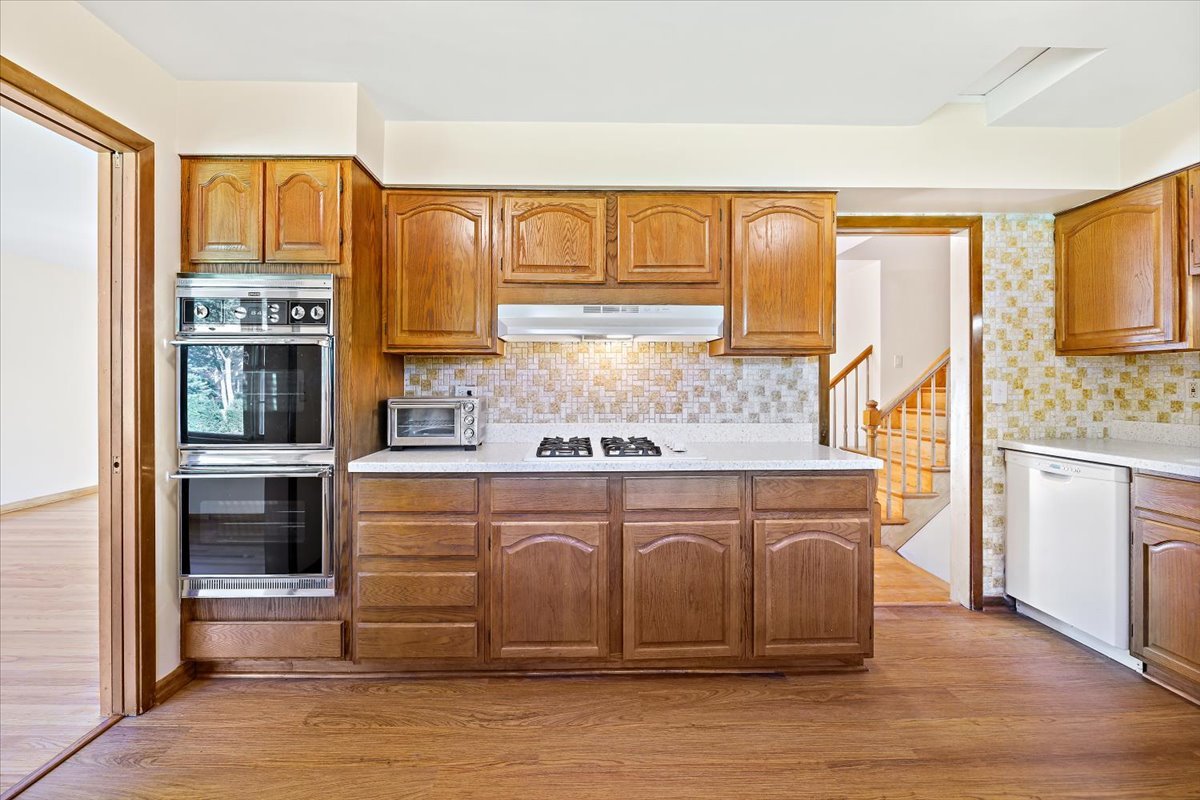 300 S We Go Trail, Mount Prospect, IL 60056