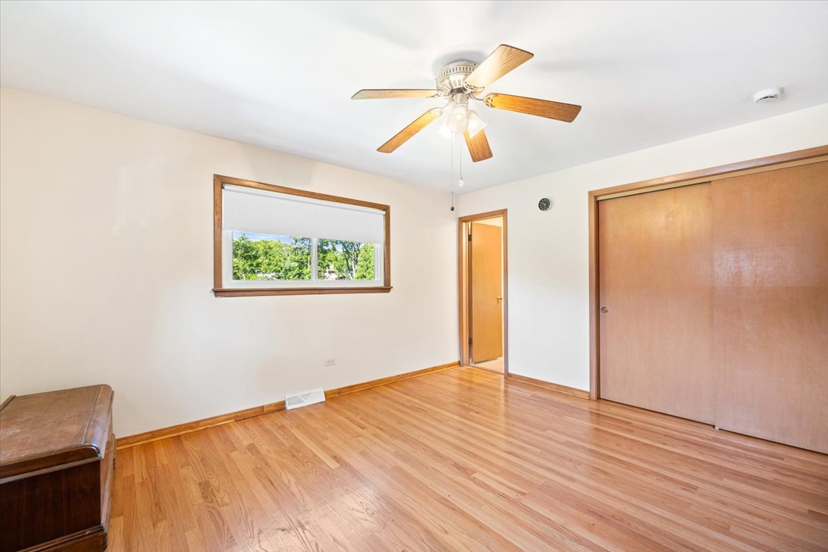 300 S We Go Trail, Mount Prospect, IL 60056