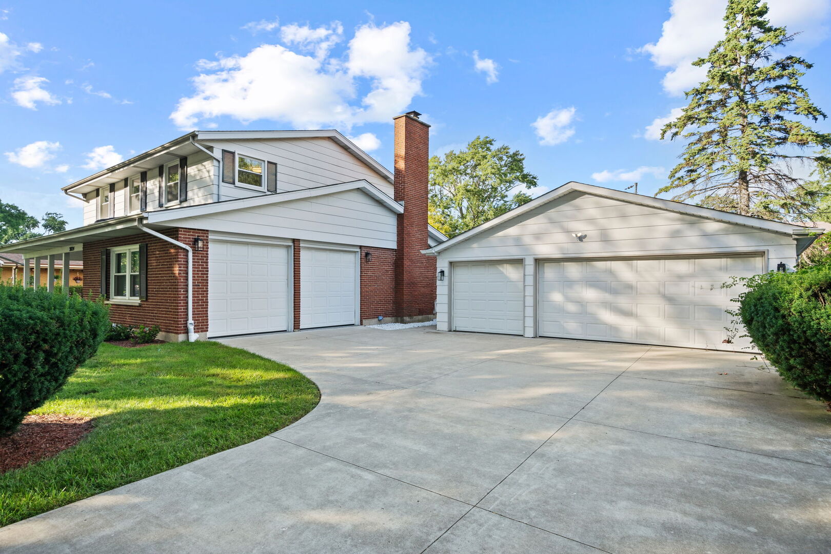 2024 E Wintergreen Avenue, Mount Prospect, IL 60056