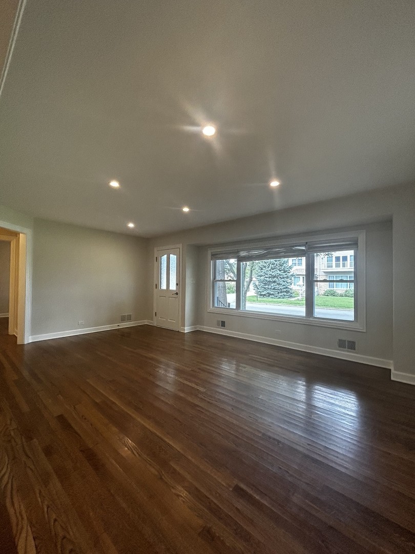 143 Congress Street, Villa Park, IL 60181