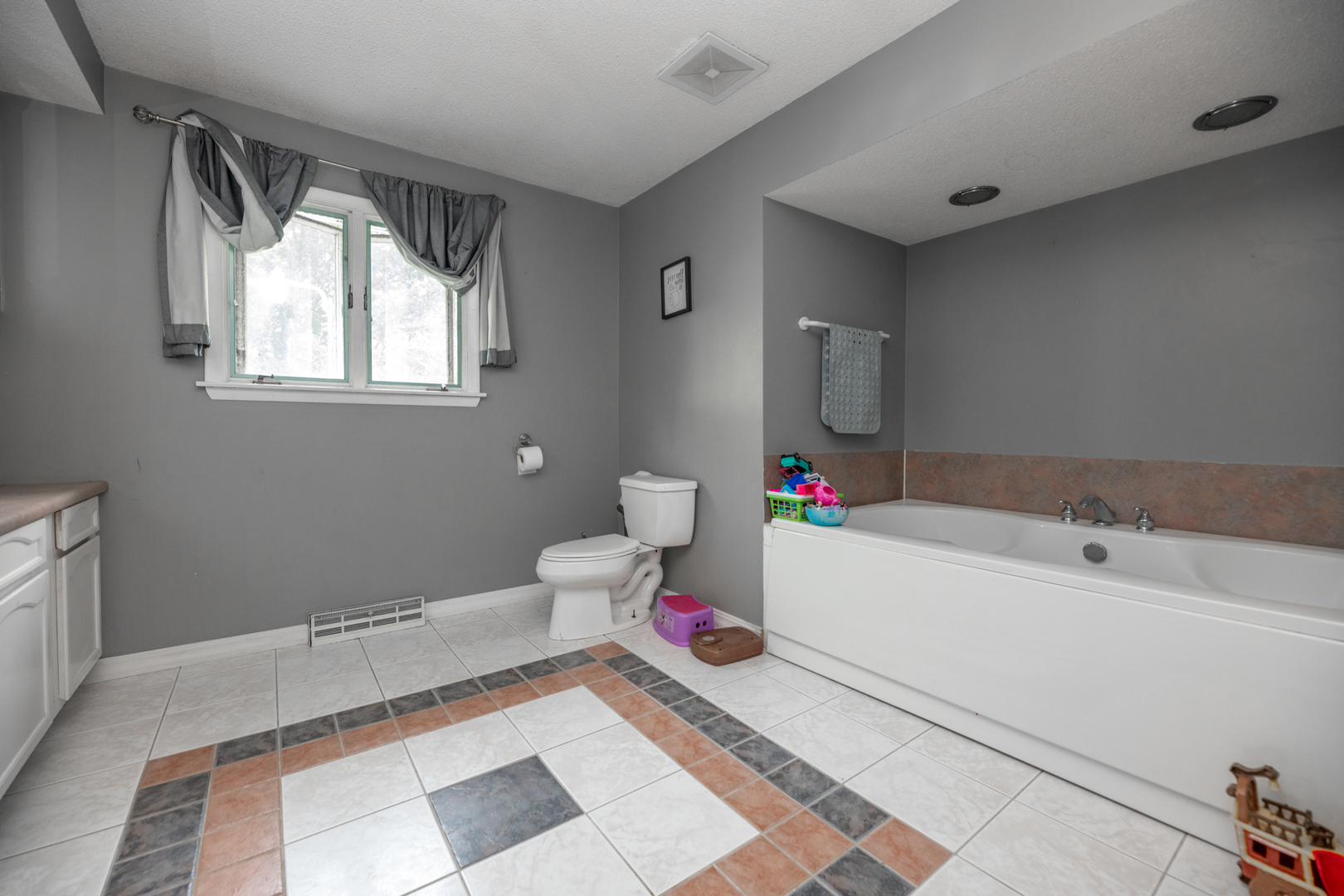 1516 E 18th Road, Streator, IL 61364