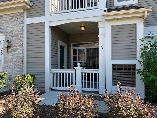 2220 Aurora Drive #5, Pingree Grove, IL 60140