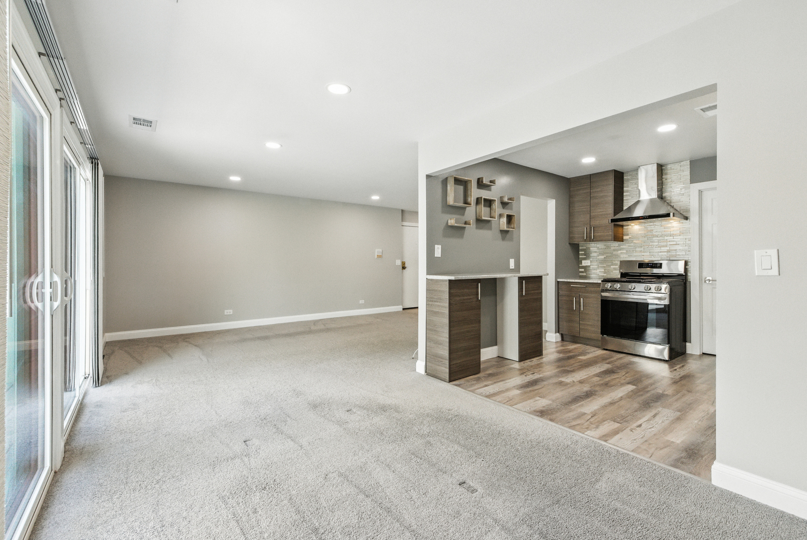 241 Deerpath Court #B2, Schaumburg, IL 60193