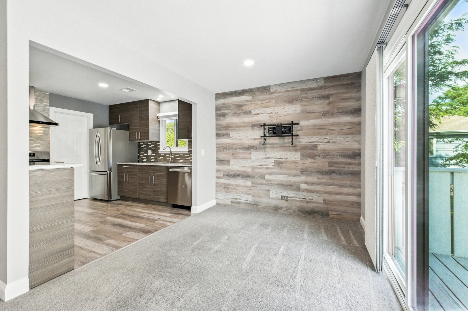241 Deerpath Court #B2, Schaumburg, IL 60193