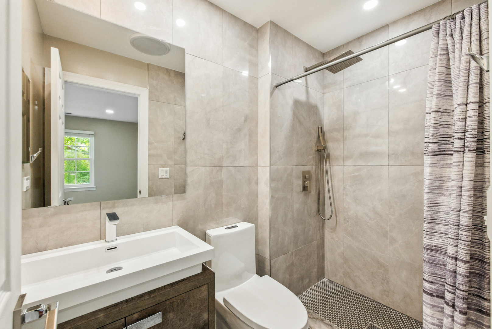 241 Deerpath Court #B2, Schaumburg, IL 60193