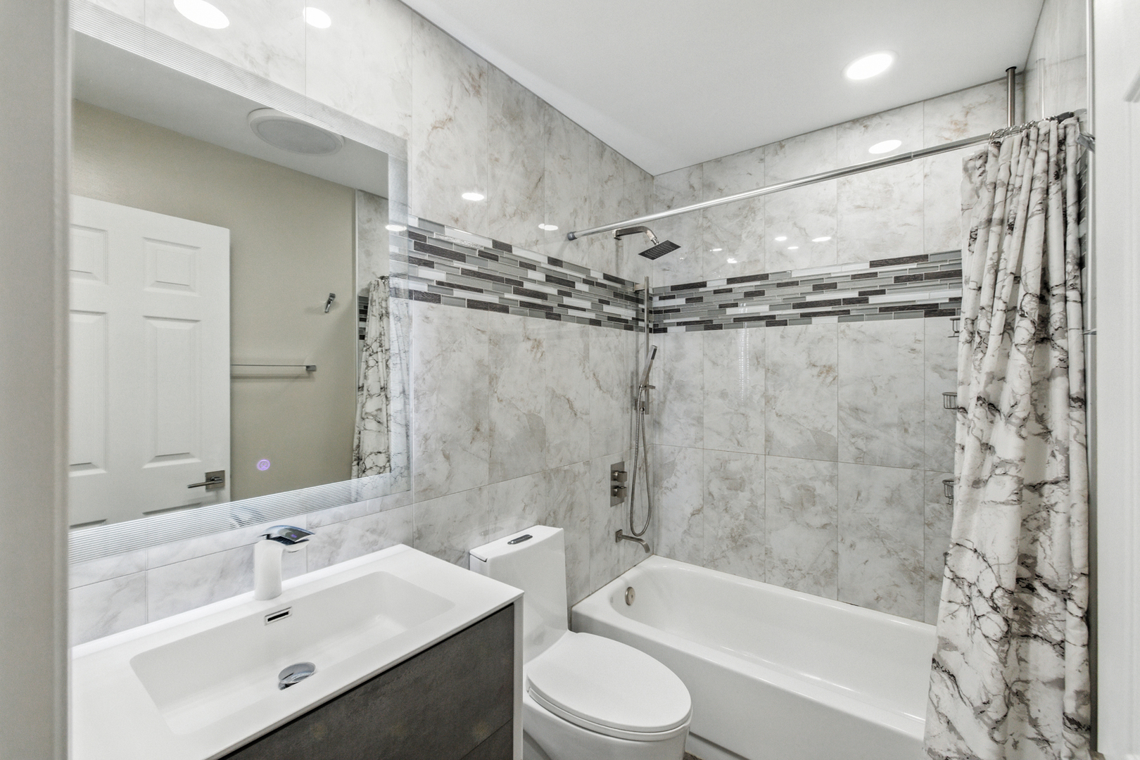 241 Deerpath Court #B2, Schaumburg, IL 60193