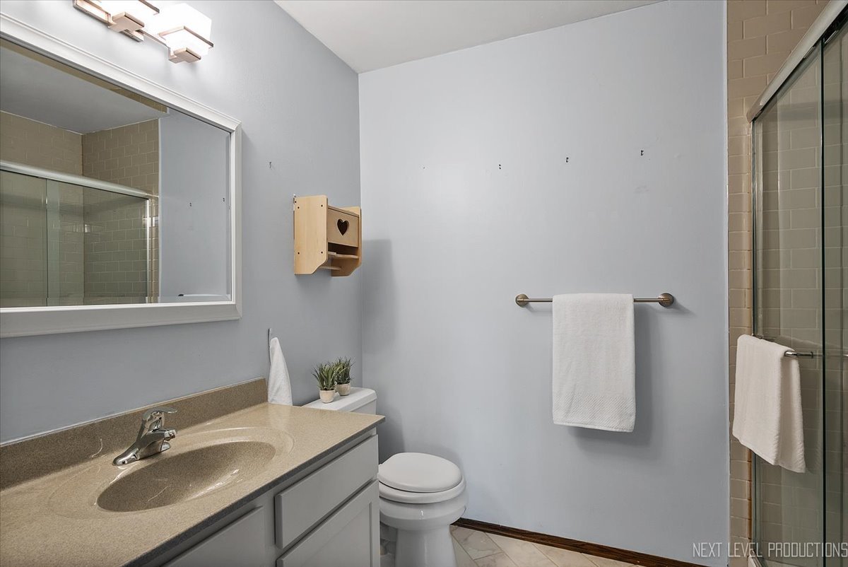 7000 Sussex Court #204, Woodridge, IL 60517