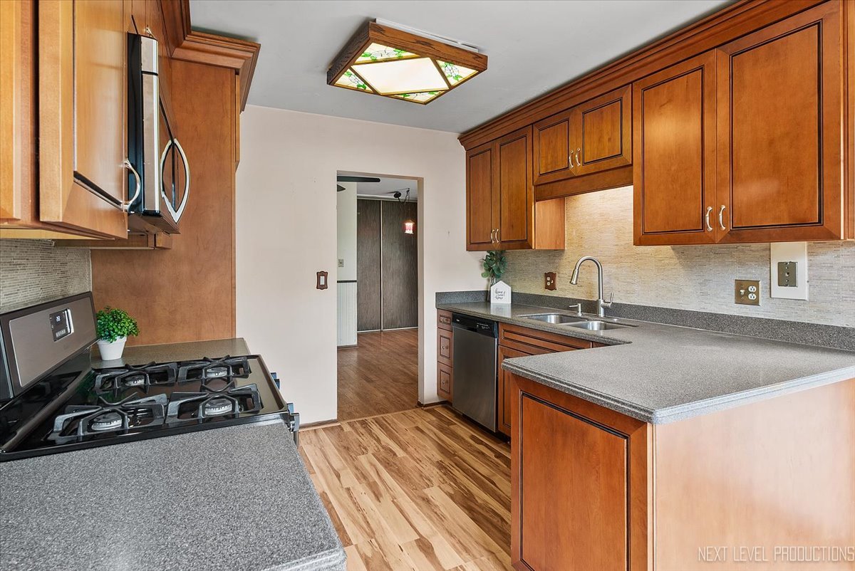 7000 Sussex Court #204, Woodridge, IL 60517
