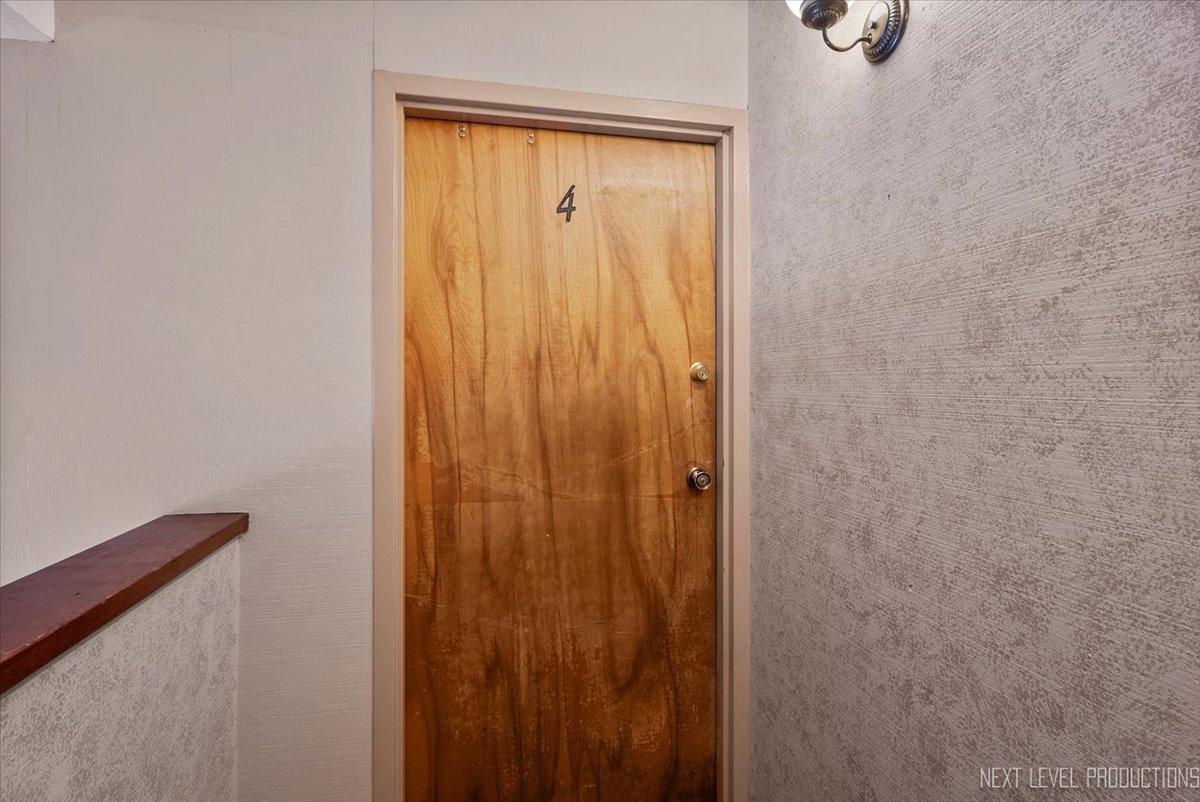 7000 Sussex Court #204, Woodridge, IL 60517