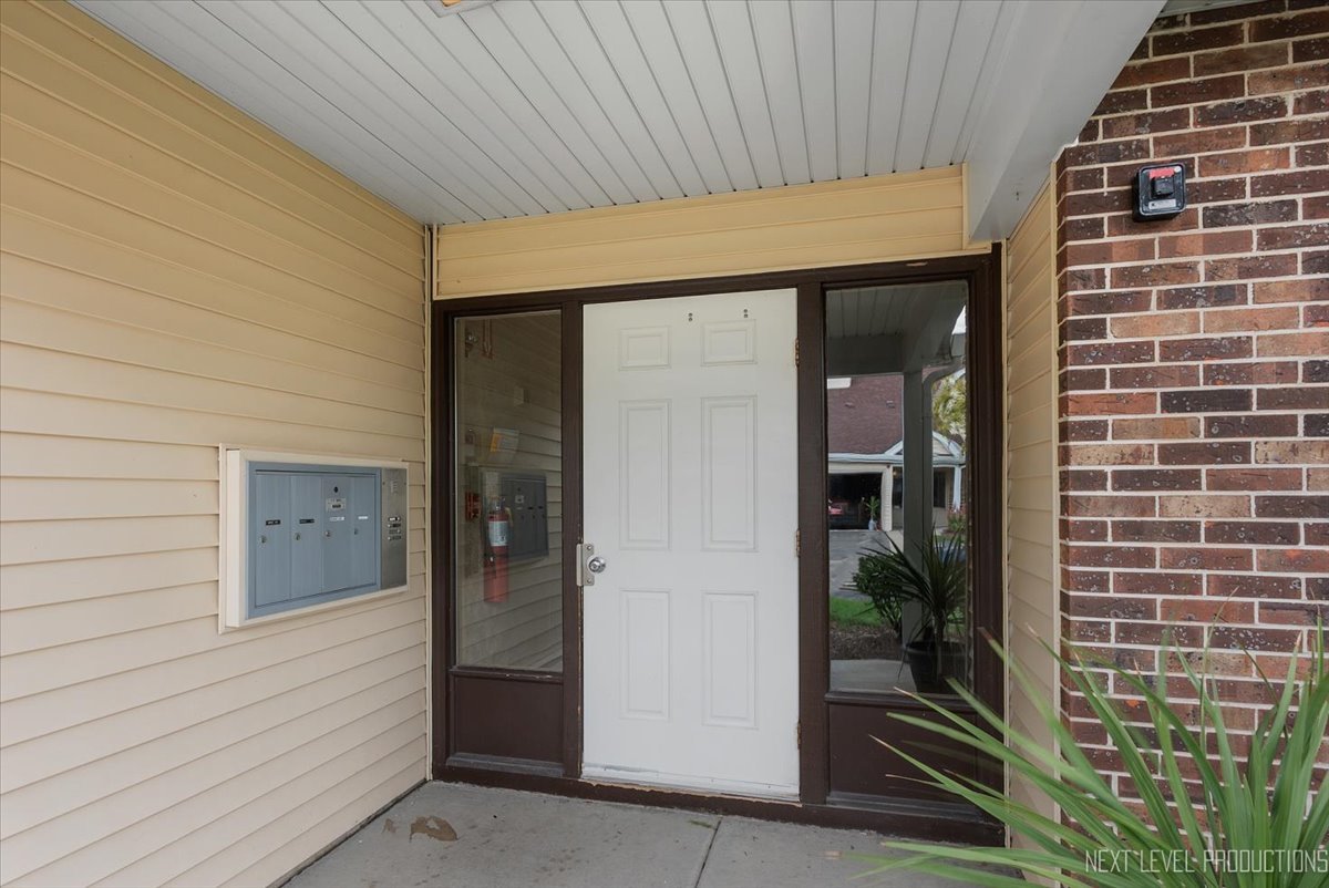 7000 Sussex Court #204, Woodridge, IL 60517