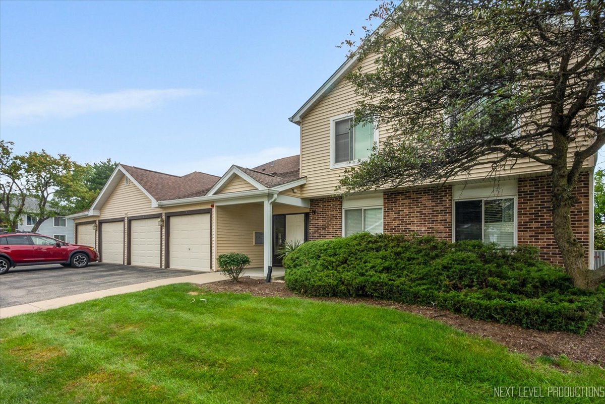 7000 Sussex Court #204, Woodridge, IL 60517