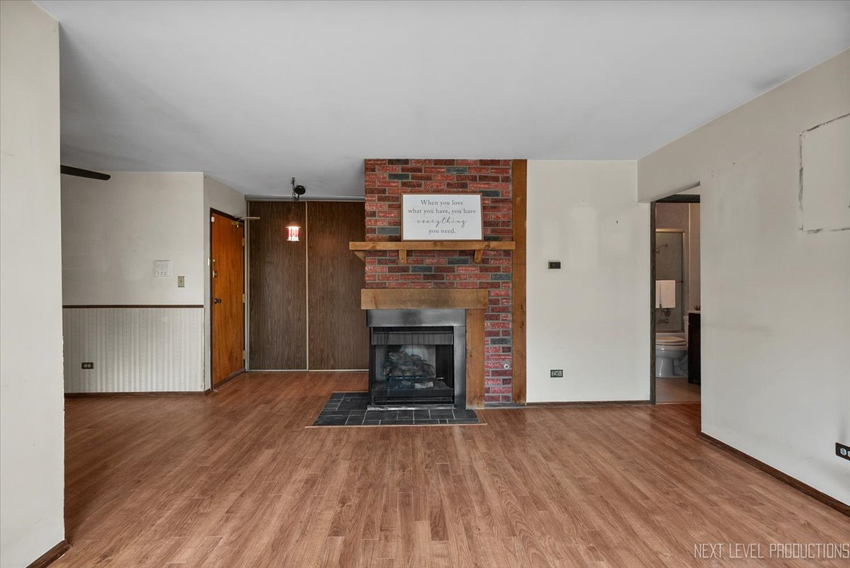 7000 Sussex Court #204, Woodridge, IL 60517