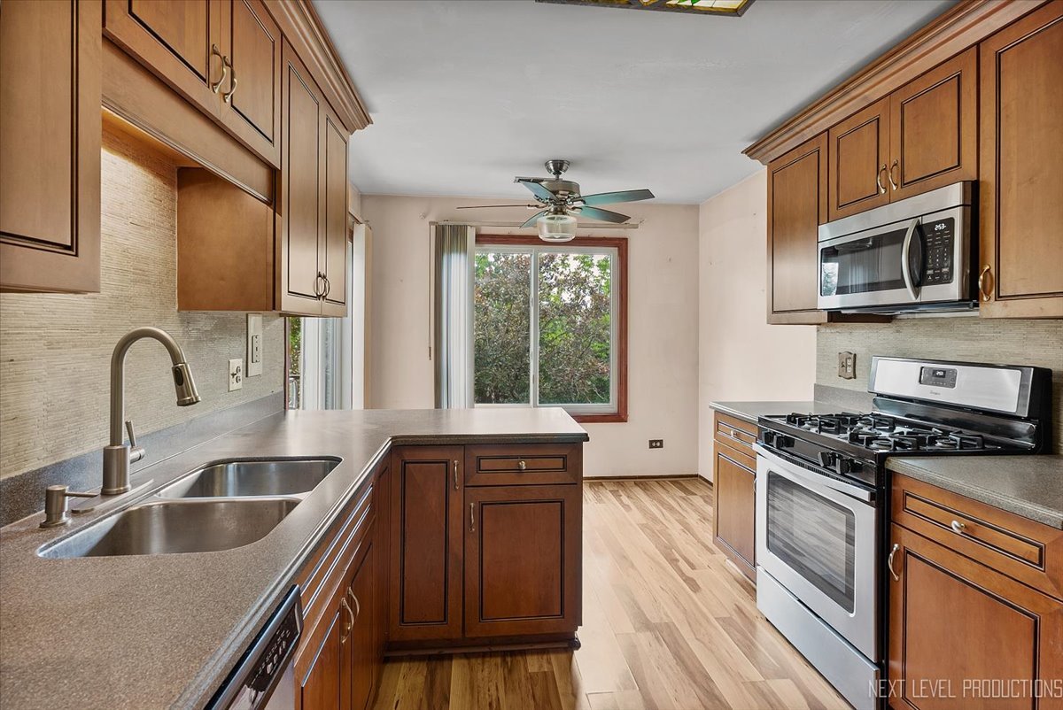 7000 Sussex Court #204, Woodridge, IL 60517