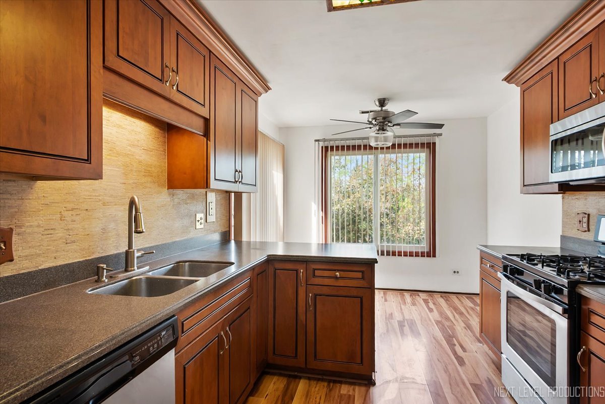 7000 Sussex Court #204, Woodridge, IL 60517