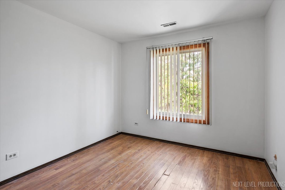 7000 Sussex Court #204, Woodridge, IL 60517