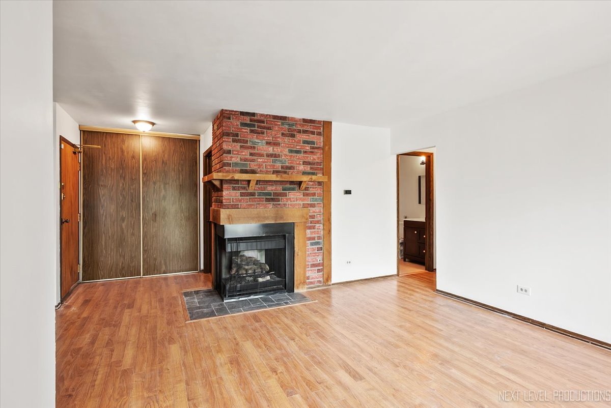 7000 Sussex Court #204, Woodridge, IL 60517