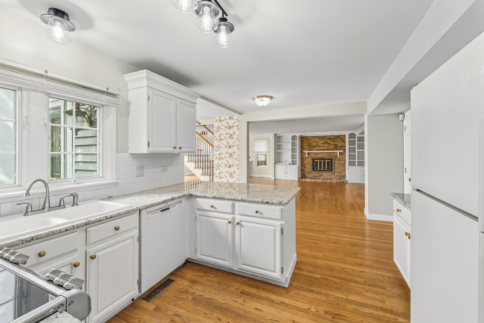 454 Willington Drive, Schaumburg, IL 60194