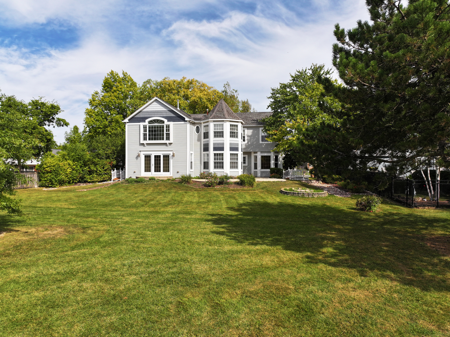 454 Willington Drive, Schaumburg, IL 60194