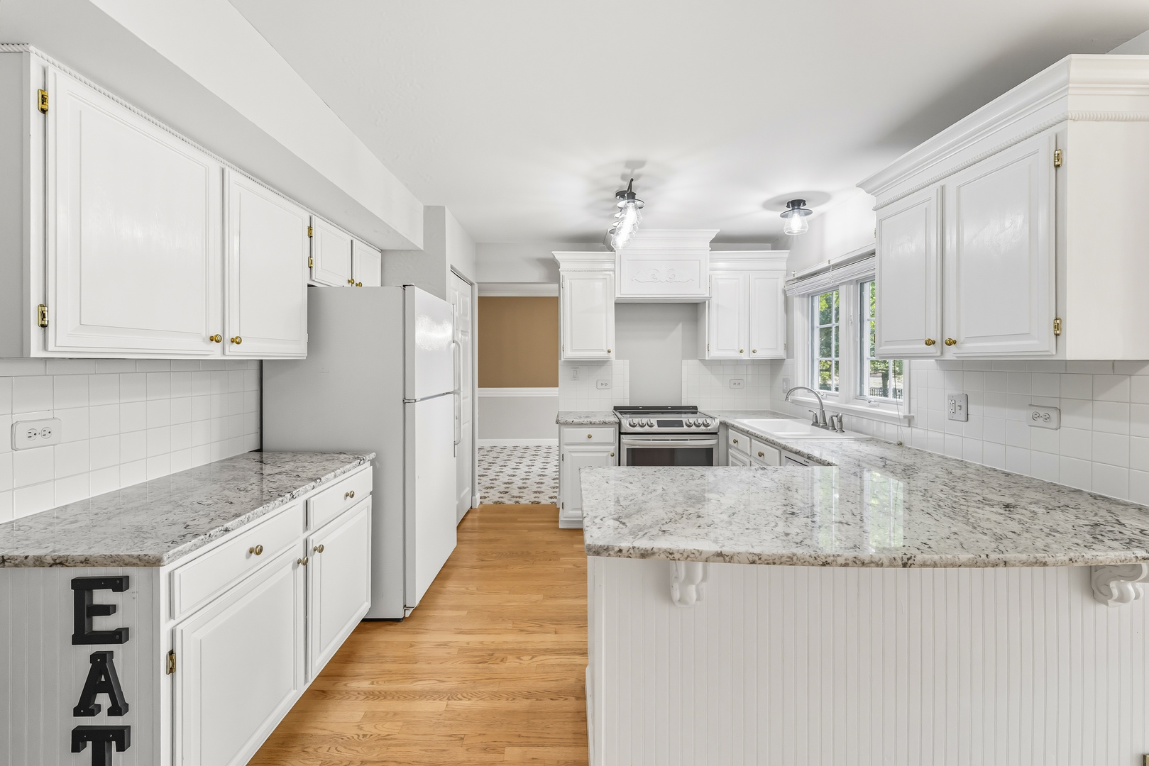 454 Willington Drive, Schaumburg, IL 60194