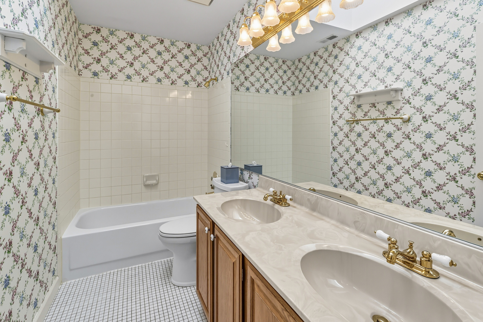 454 Willington Drive, Schaumburg, IL 60194