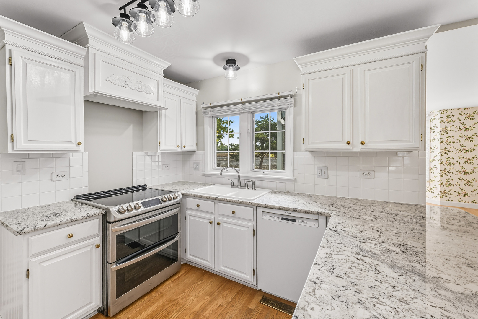 454 Willington Drive, Schaumburg, IL 60194