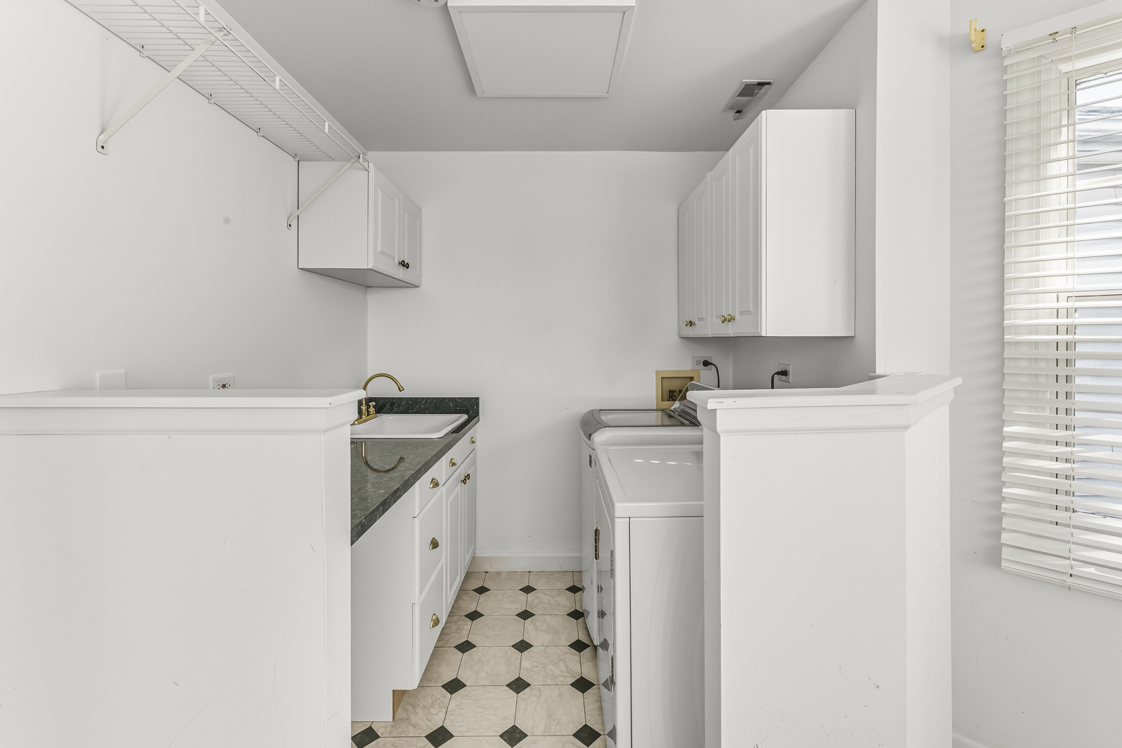 454 Willington Drive, Schaumburg, IL 60194