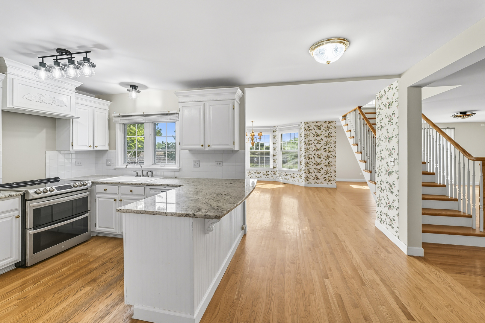 454 Willington Drive, Schaumburg, IL 60194