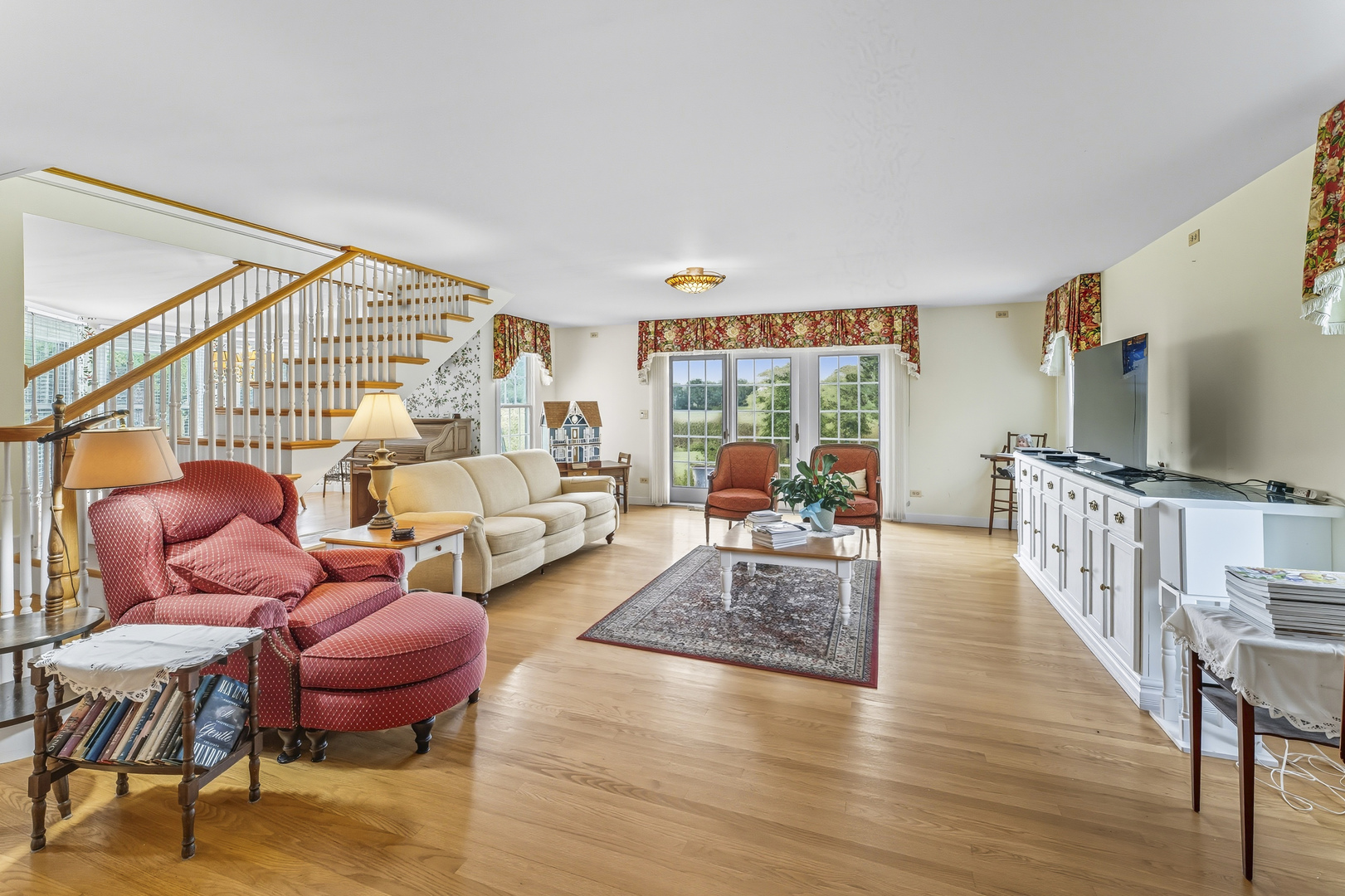 454 Willington Drive, Schaumburg, IL 60194