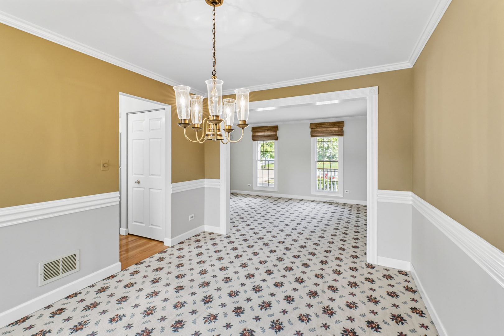 454 Willington Drive, Schaumburg, IL 60194