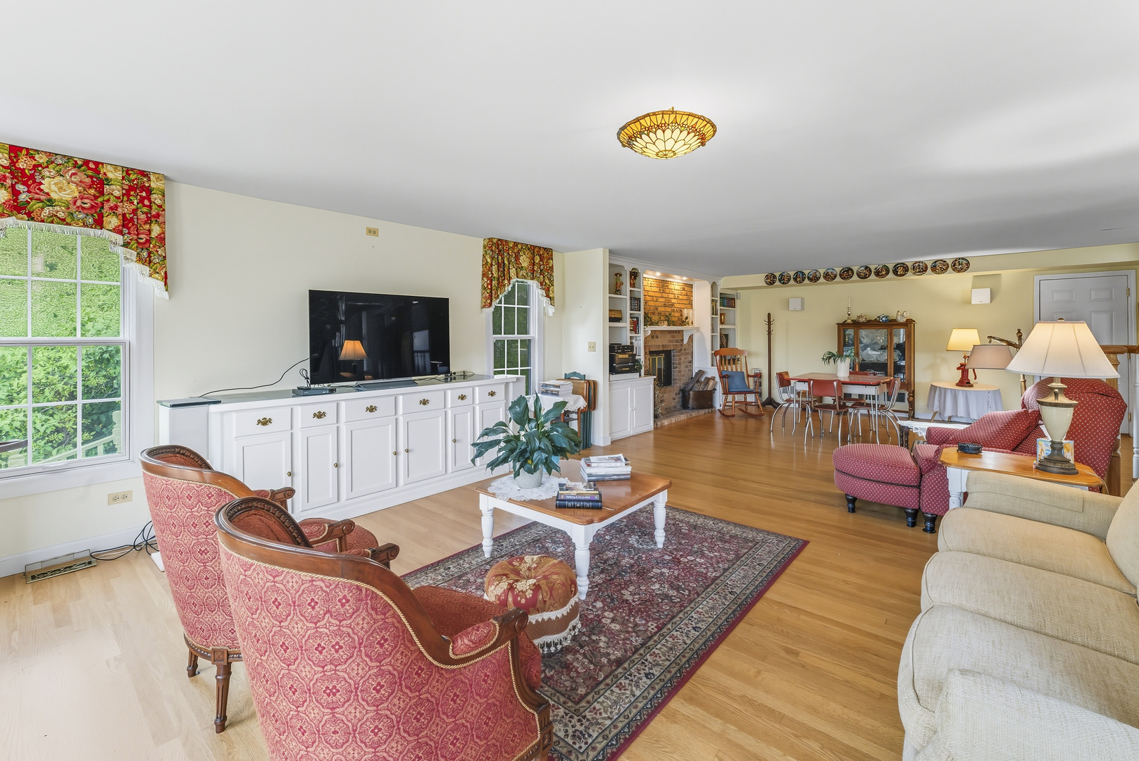 454 Willington Drive, Schaumburg, IL 60194