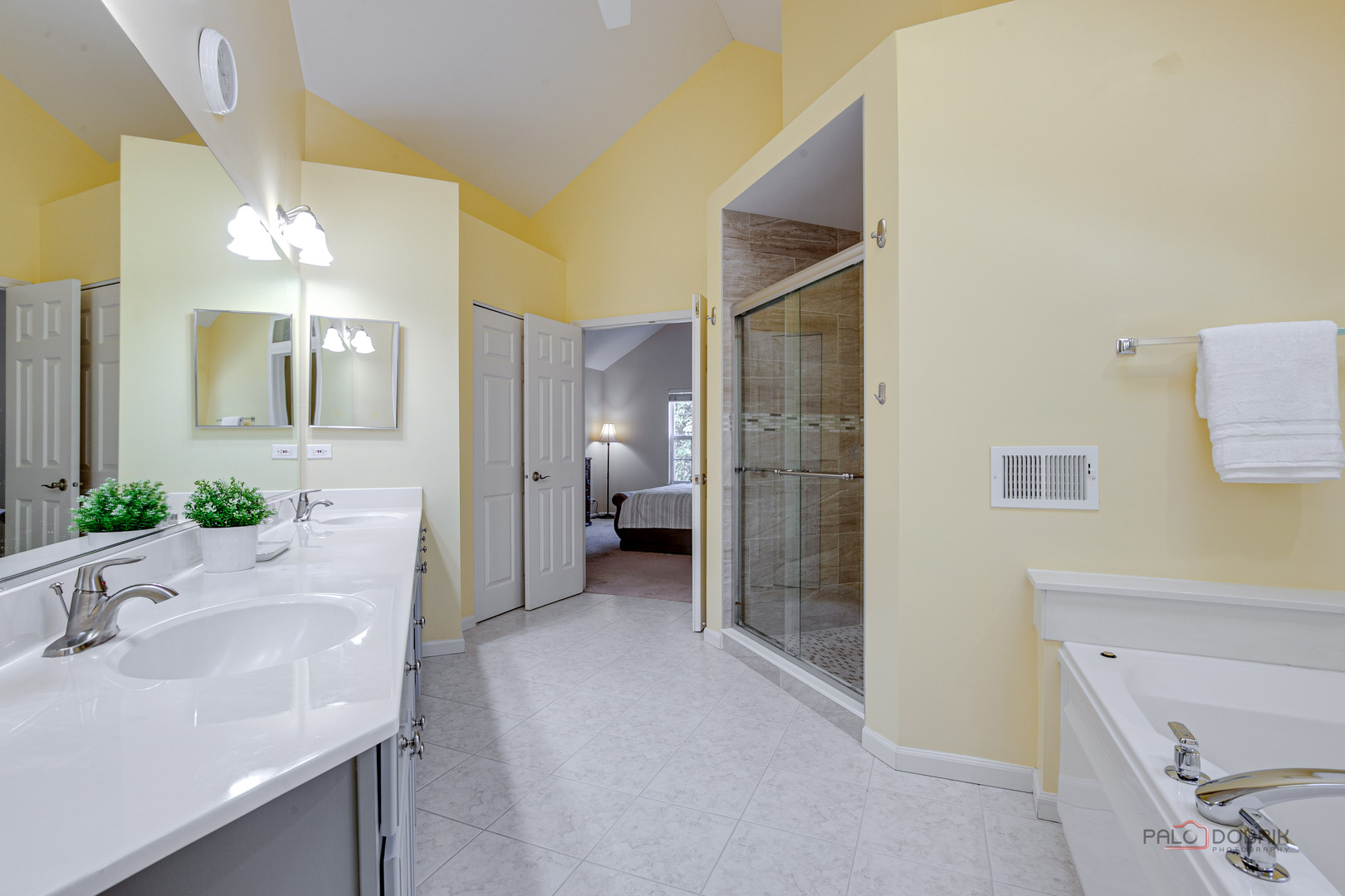 2037 Inverness Drive, Vernon Hills, IL 60061
