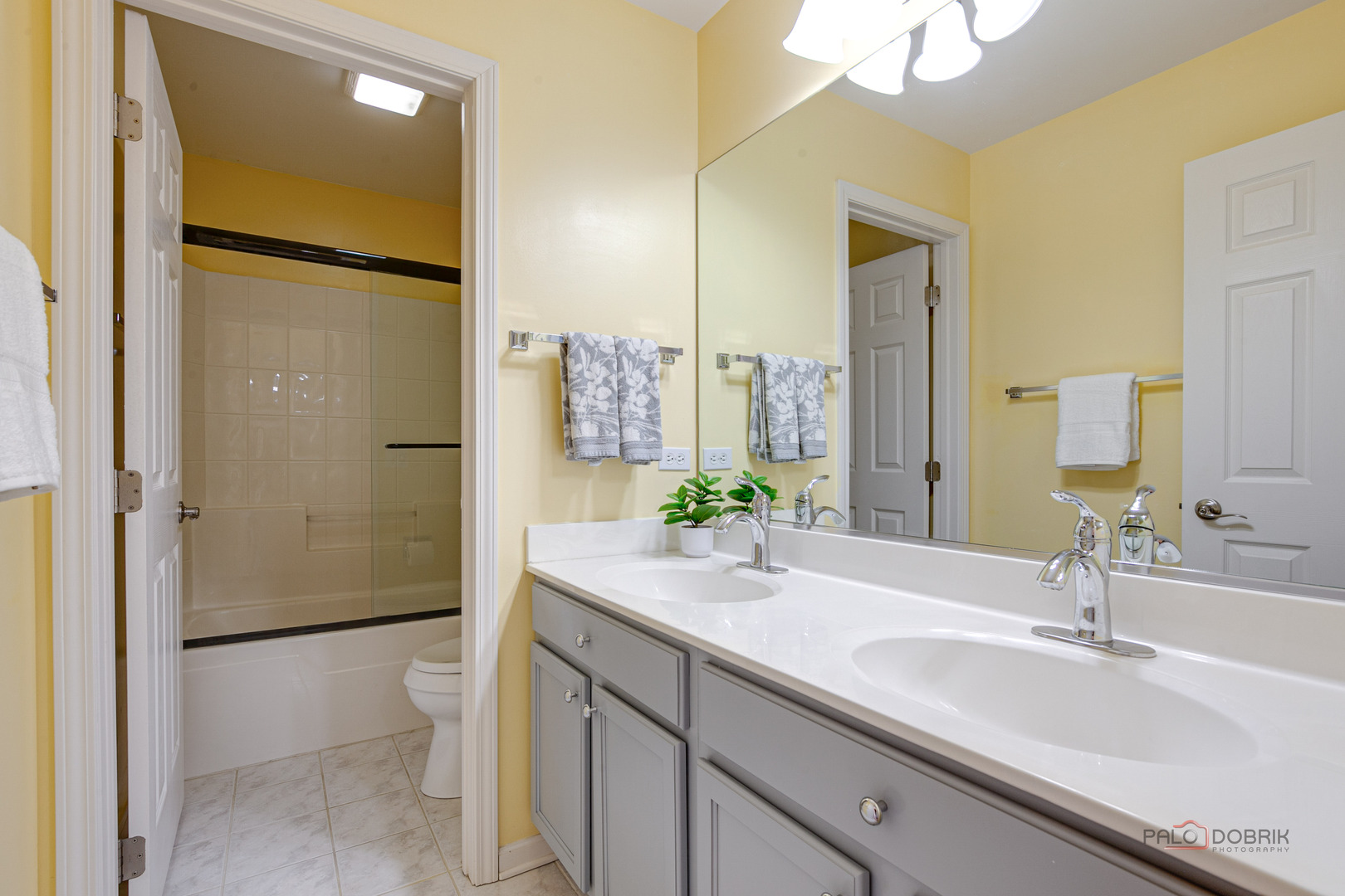 2037 Inverness Drive, Vernon Hills, IL 60061