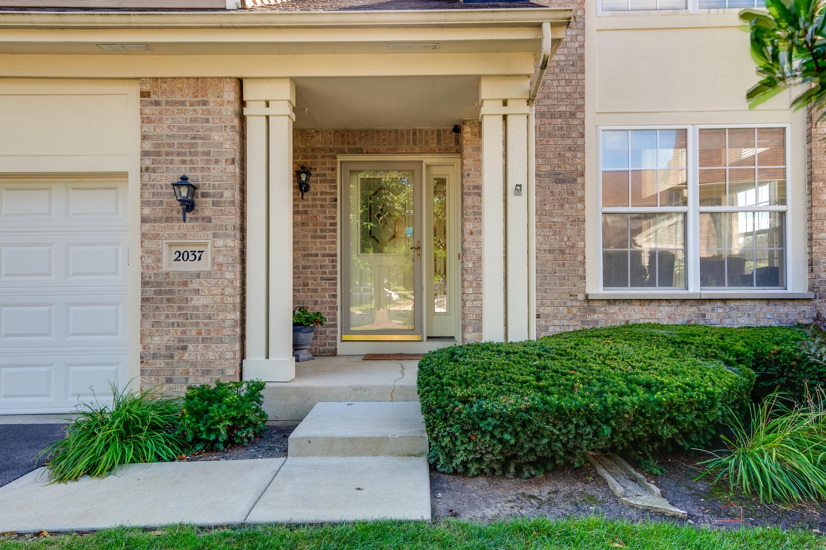2037 Inverness Drive, Vernon Hills, IL 60061