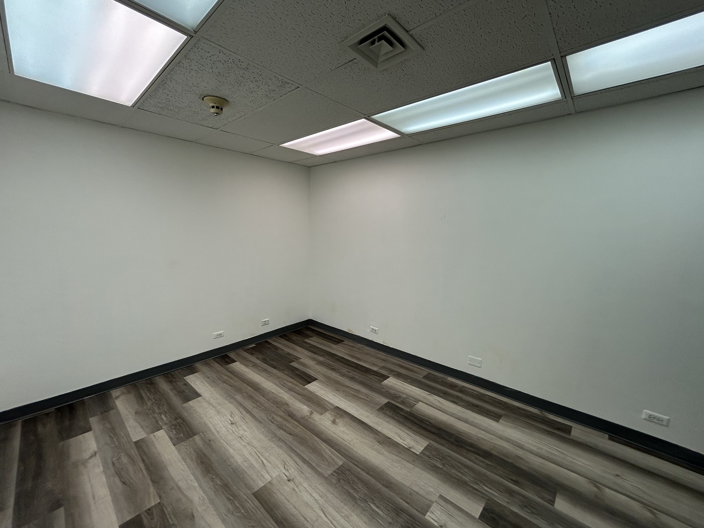 1043 S York Road #LL4, Bensenville, IL 60106