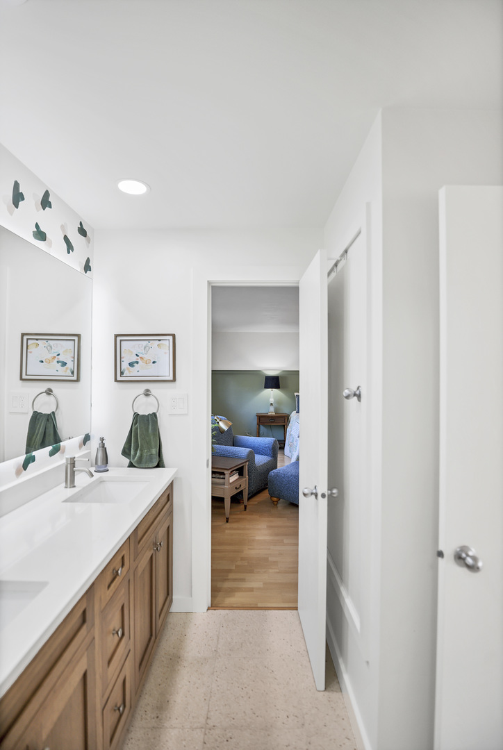 1104 Taunton Court, Schaumburg, IL 60193