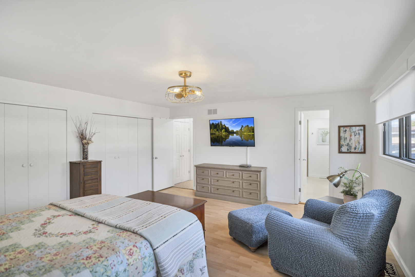 1104 Taunton Court, Schaumburg, IL 60193