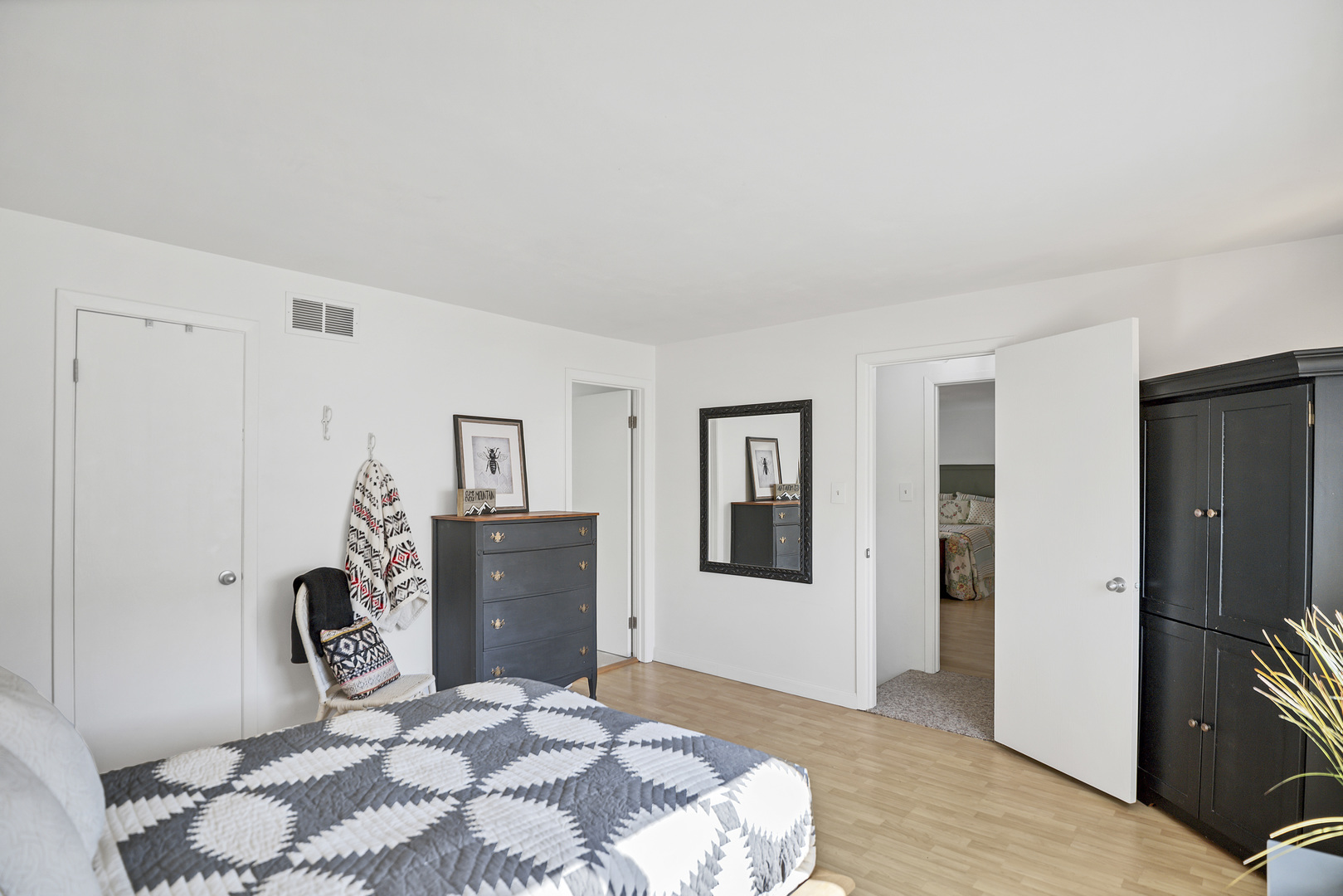 1104 Taunton Court, Schaumburg, IL 60193