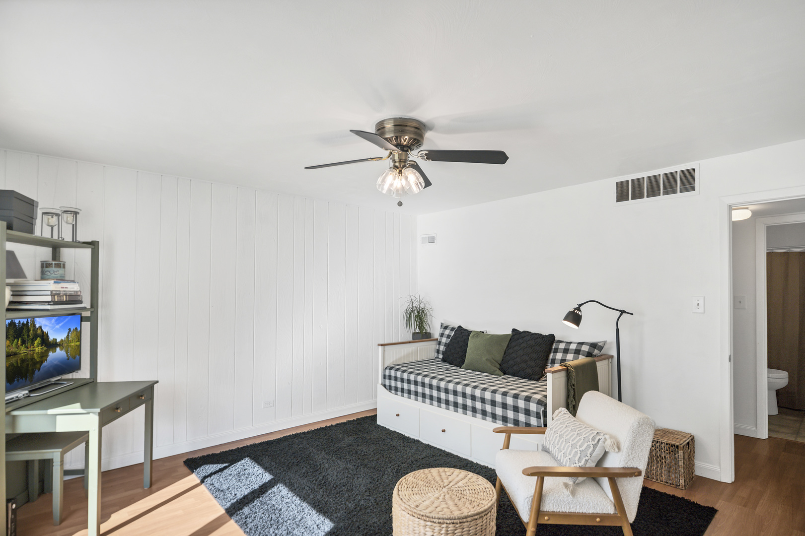 1104 Taunton Court, Schaumburg, IL 60193