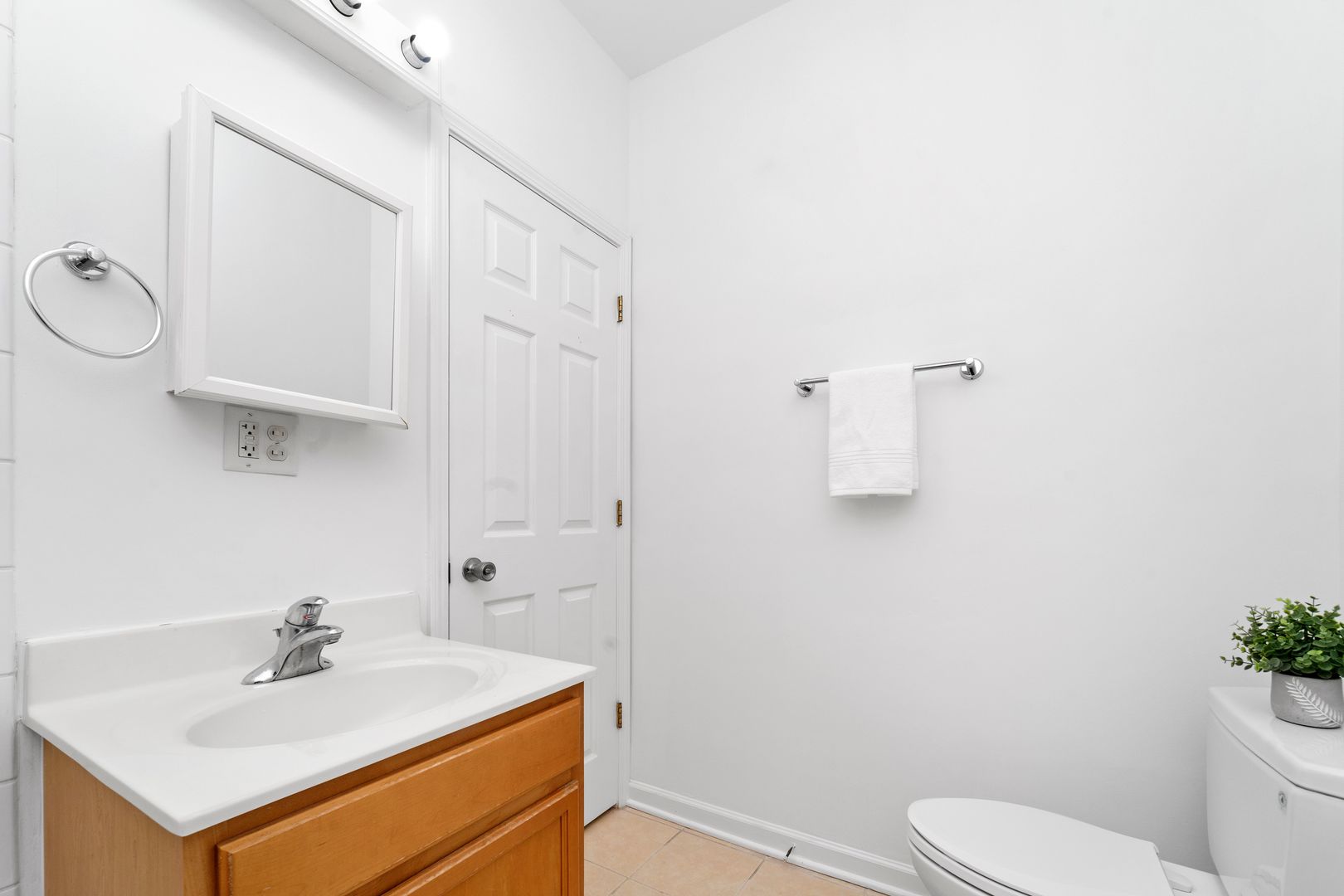 2414 W Bryn Mawr Avenue #1W, Chicago, IL 60659
