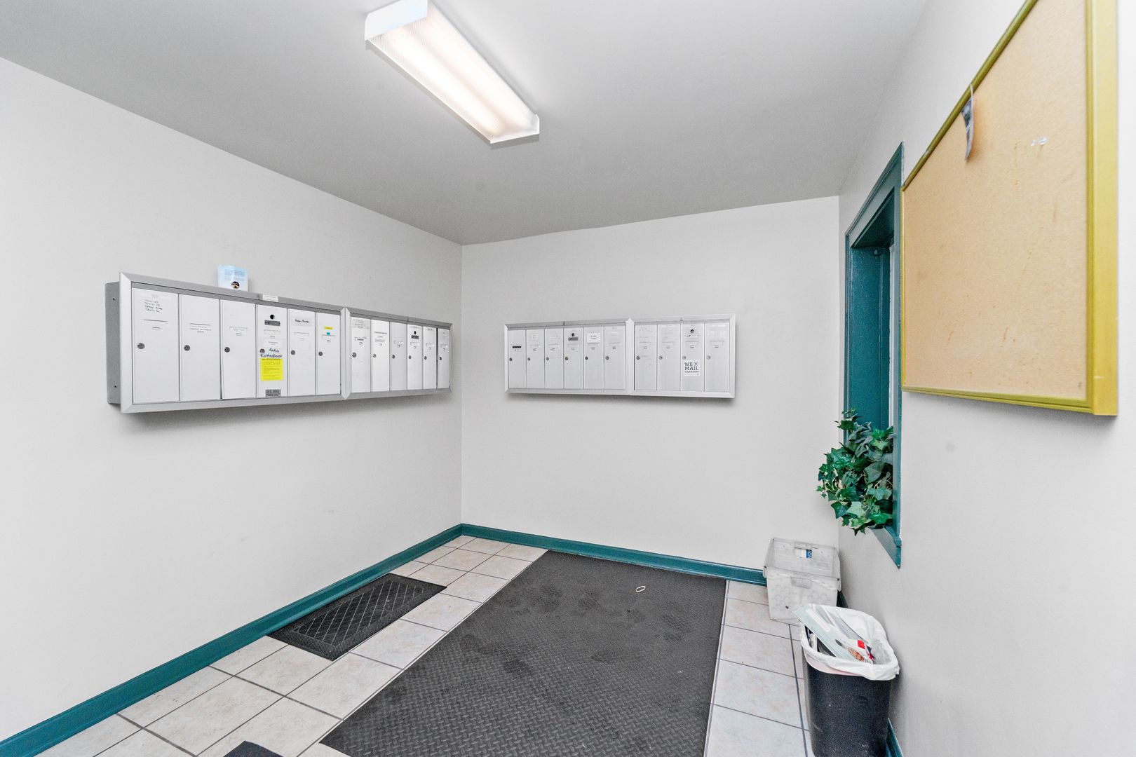 2414 W Bryn Mawr Avenue #1W, Chicago, IL 60659