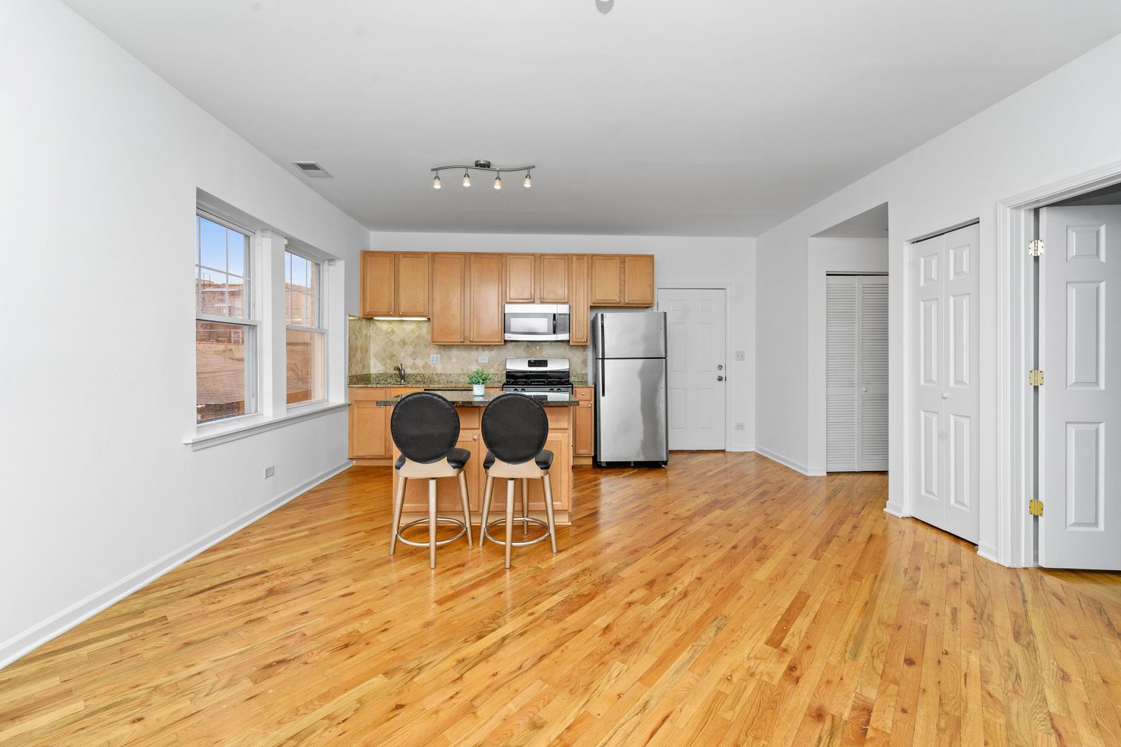 2414 W Bryn Mawr Avenue #1W, Chicago, IL 60659