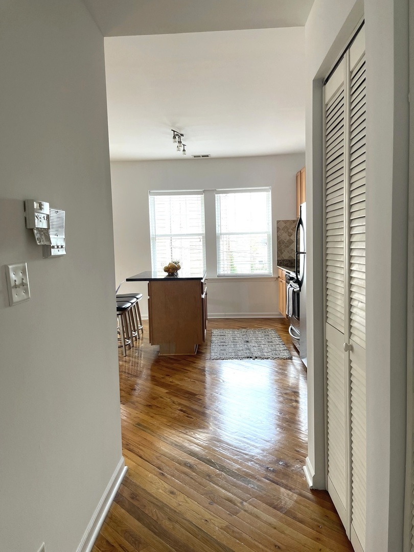 2414 W Bryn Mawr Avenue #1W, Chicago, IL 60659