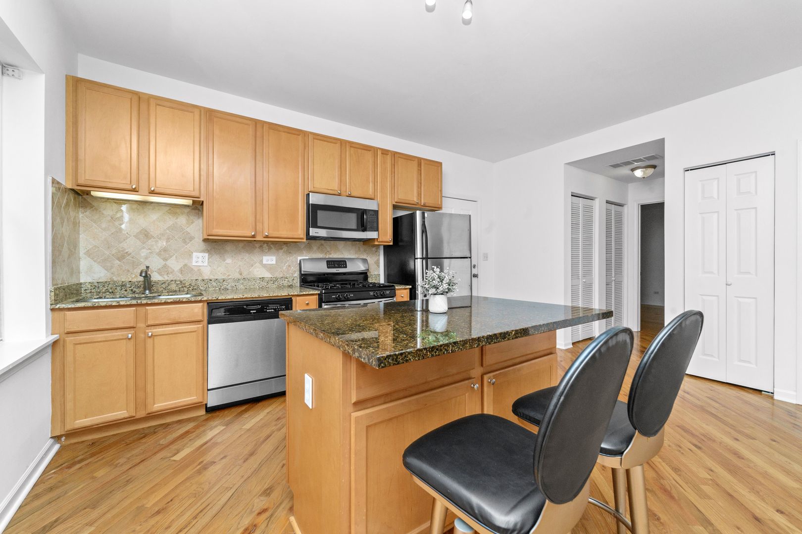 2414 W Bryn Mawr Avenue #1W, Chicago, IL 60659