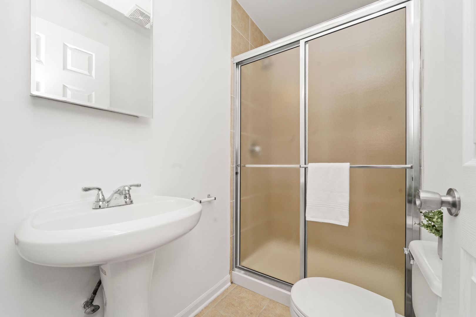 2414 W Bryn Mawr Avenue #1W, Chicago, IL 60659