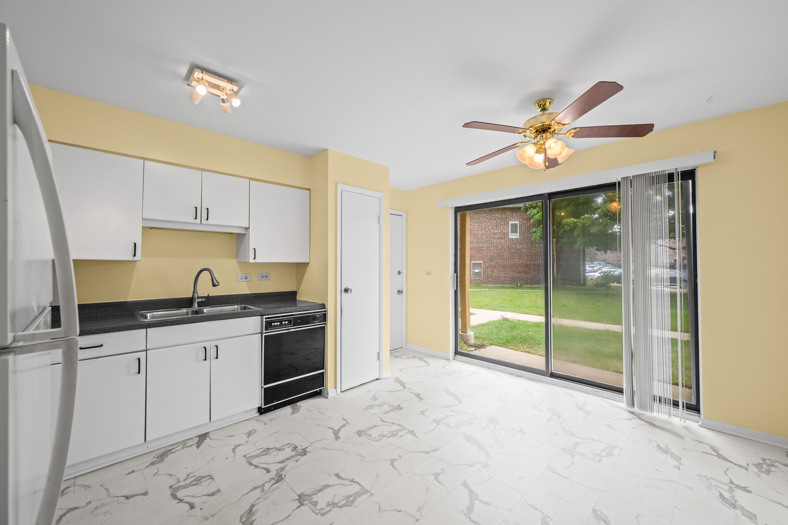 1472 Carol Court #1A, Palatine, IL 60074
